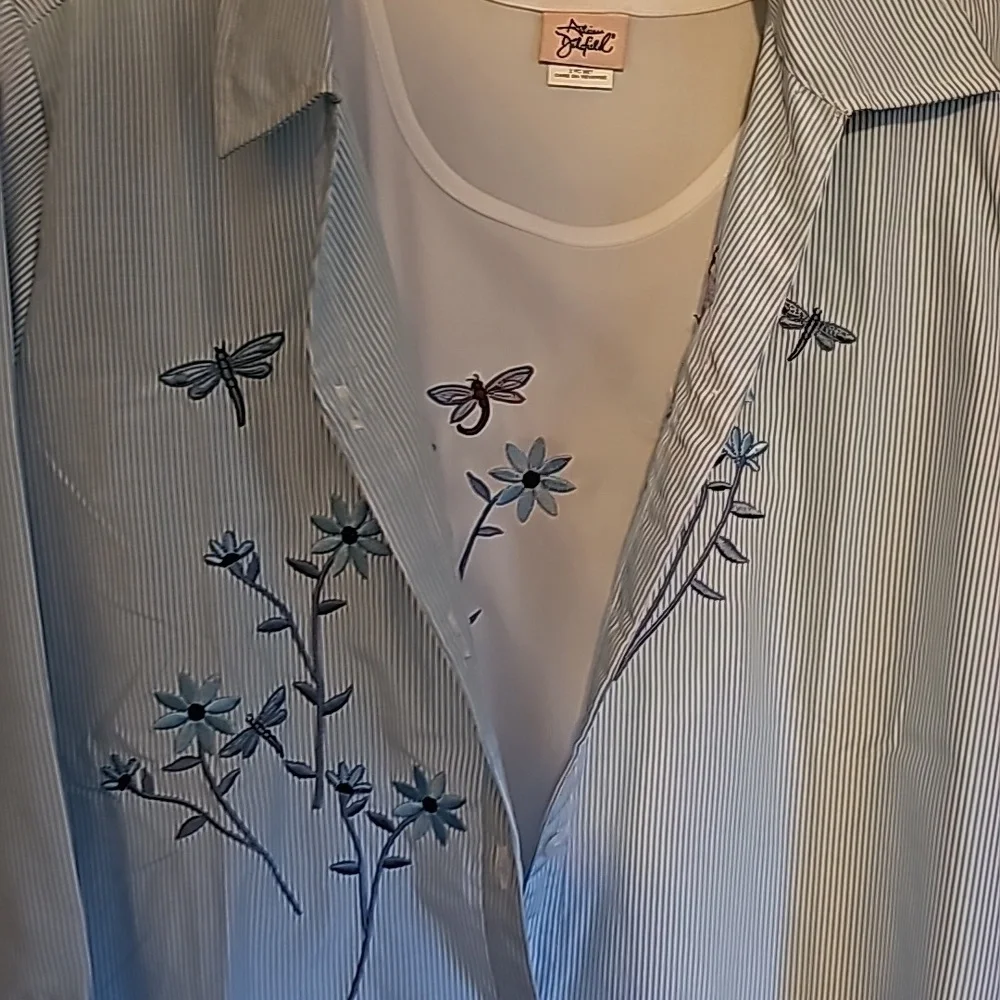Adrian Dilafield 2 piece button down blouse with undershirt embroidered floral - Picture 9 of 12